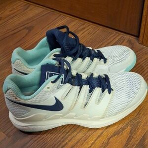 Nike White and Navy Sneakers Womans 8.5